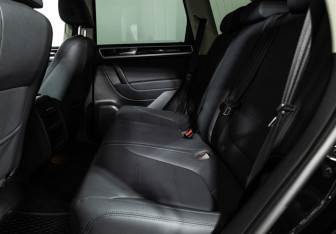 Подержанный автомобиль Volkswagen Touareg 2015 года (10 фото)