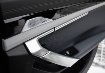 Подержанный автомобиль Geely Atlas 2024 года (24 фото)