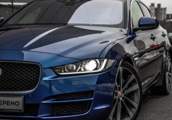 Подержанный автомобиль Jaguar XE 2015 года (2 фото)