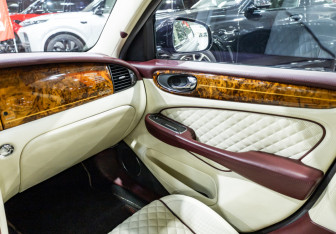Подержанный автомобиль Jaguar XJ 2008 года (22 фото)