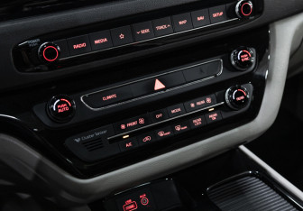 Подержанный автомобиль Kia Carnival 2017 года (26 фото)