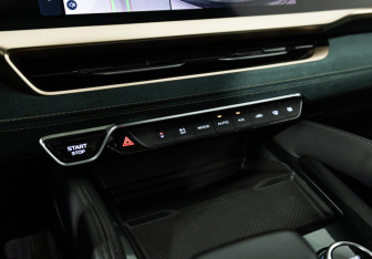 Подержанный автомобиль Geely Monjaro 2023 года (21 фото)