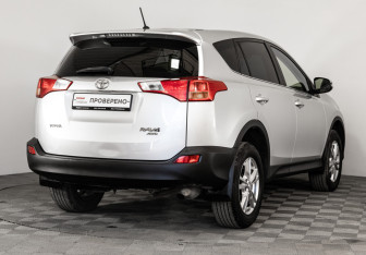 Подержанный автомобиль Toyota RAV4 2014 года (5 фото)
