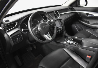 Подержанный автомобиль Infiniti QX50 2018 года (9 фото)