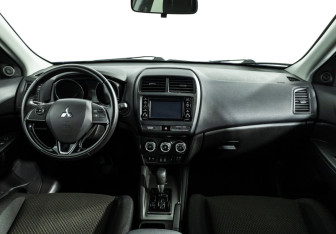 Подержанный автомобиль Mitsubishi ASX 2019 года (13 фото)