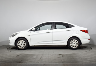 Подержанный автомобиль Hyundai Solaris Sedan 2011 года (8 фото)