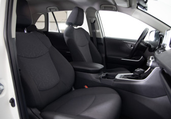 Подержанный автомобиль Toyota RAV4 2019 года (11 фото)