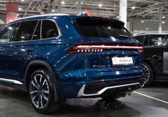 Подержанный автомобиль Geely Monjaro 2023 года (14 фото)