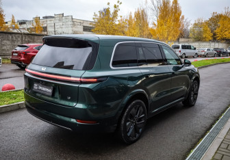 Подержанный автомобиль LiXiang L9 2023 года (4 фото)