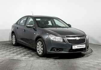 Подержанный автомобиль Chevrolet Cruze Sedan 2010 года (3 фото)