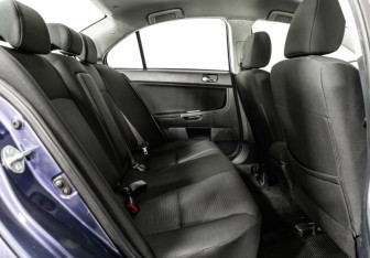 Подержанный автомобиль Mitsubishi Lancer Sedan 2008 года (13 фото)