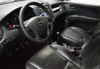 Подержанный автомобиль Kia Sportage 2006 года (9 фото)