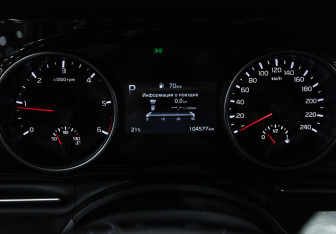 Подержанный автомобиль Kia Carnival 2021 года (17 фото)