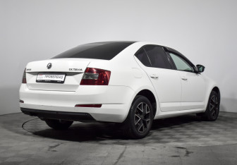 Подержанный автомобиль Skoda Octavia Liftback 2014 года (5 фото)