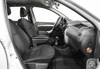 Подержанный автомобиль Nissan Terrano 2017 года (18 фото)