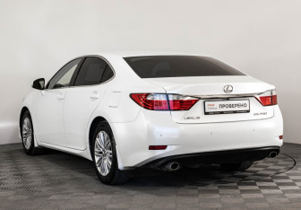Подержанный автомобиль Lexus ES 2013 года (7 фото)