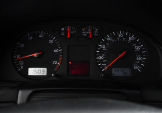 Подержанный автомобиль Volkswagen Passat Sedan 2000 года (16 фото)