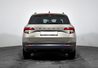 Подержанный автомобиль Skoda Karoq 2020 года (6 фото)