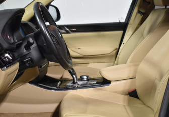 Подержанный автомобиль BMW X3 2015 года (10 фото)