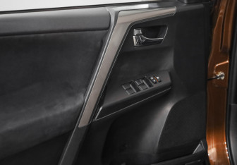 Подержанный автомобиль Toyota RAV4 2016 года (22 фото)