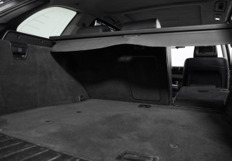 Подержанный автомобиль BMW X5 2005 года (28 фото)