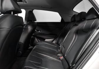 Подержанный автомобиль Hyundai Elantra Sedan 2022 года (13 фото)