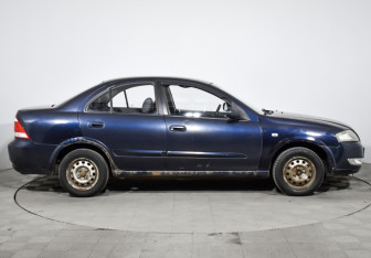 Подержанный автомобиль Nissan Almera Classic 2010 года (4 фото)