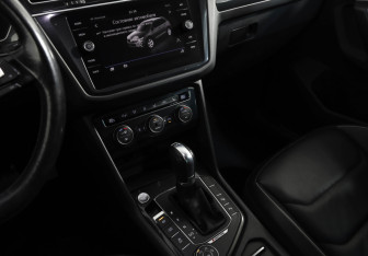 Подержанный автомобиль Volkswagen Tiguan 2017 года (19 фото)