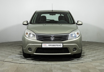 Подержанный автомобиль Renault Sandero 2013 года (2 фото)