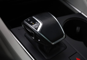 Подержанный автомобиль Volkswagen Touareg 2021 года (19 фото)