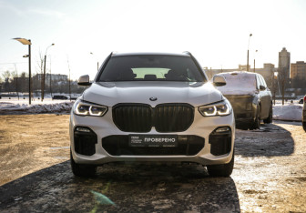 Подержанный автомобиль BMW X5 2020 года (4 фото)