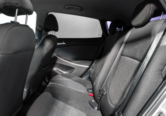 Подержанный автомобиль Hyundai Solaris Hatchback 2014 года (12 фото)