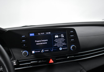 Подержанный автомобиль Hyundai Elantra Sedan 2021 года (16 фото)
