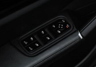 Подержанный автомобиль Porsche Cayenne 2018 года (26 фото)