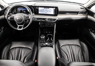 Подержанный автомобиль Kia K5 2020 года (13 фото)