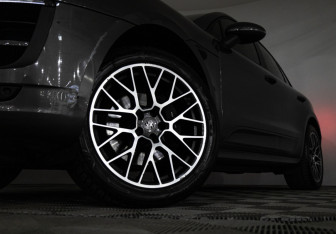 Подержанный автомобиль Porsche Macan 2017 года (32 фото)