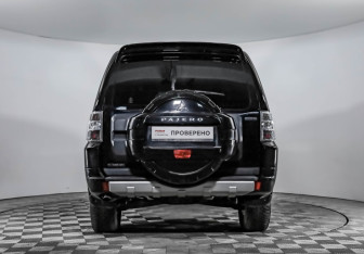 Подержанный автомобиль Mitsubishi Pajero 2014 года (6 фото)