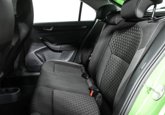 Подержанный автомобиль Skoda Rapid Liftback 2017 года (10 фото)