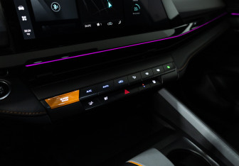 Подержанный автомобиль Changan UNI-V 2023 года (22 фото)