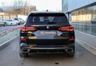 Подержанный автомобиль BMW X5 2020 года (6 фото)