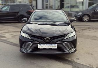 Подержанный автомобиль Toyota Camry Sedan 2019 года (2 фото)