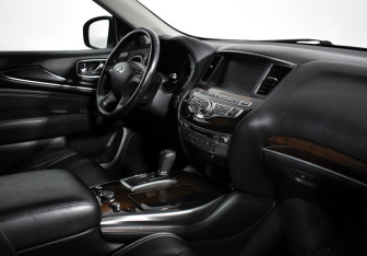 Подержанный автомобиль Infiniti QX60 2014 года (17 фото)