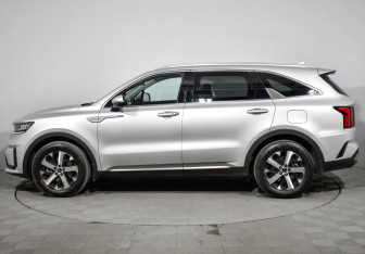 Подержанный автомобиль Kia Sorento 2022 года (8 фото)