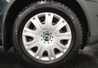 Подержанный автомобиль Skoda Octavia Liftback 2005 года (9 фото)