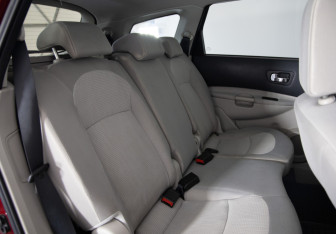 Подержанный автомобиль Nissan Qashqai+2 2011 года (19 фото)
