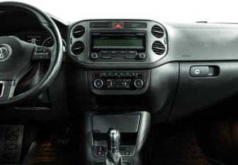Подержанный автомобиль Volkswagen Tiguan 2011 года (14 фото)