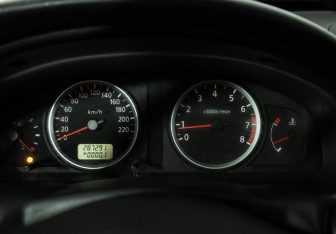 Подержанный автомобиль Nissan Almera Sedan 2004 года (12 фото)