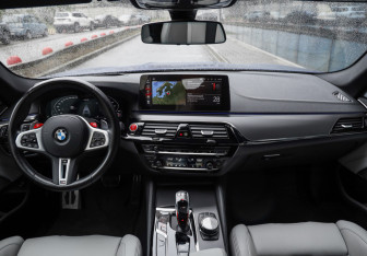 Подержанный автомобиль BMW M5 Sedan 2022 года (16 фото)