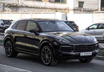 Подержанный автомобиль Porsche Cayenne 2019 года (4 фото)