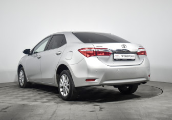 Подержанный автомобиль Toyota Corolla Sedan 2014 года (7 фото)